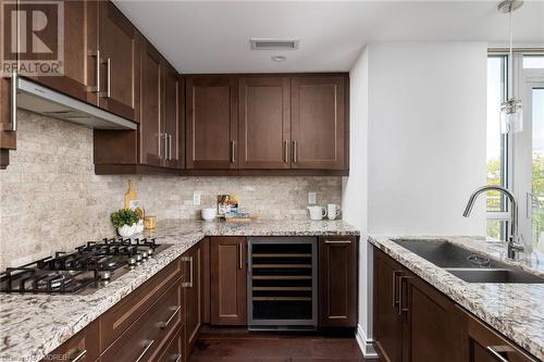 3500 Lakeshore Road W Unit# 815, Oakville, ON - Indoor Photo Showing Kitchen With Double Sink With Upgraded Kitchen