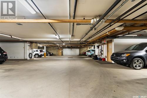 203 205 Mcintyre Street N, Regina, SK - Indoor Photo Showing Garage