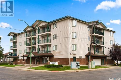 203 205 Mcintyre Street N, Regina, SK - Outdoor With Balcony With Facade