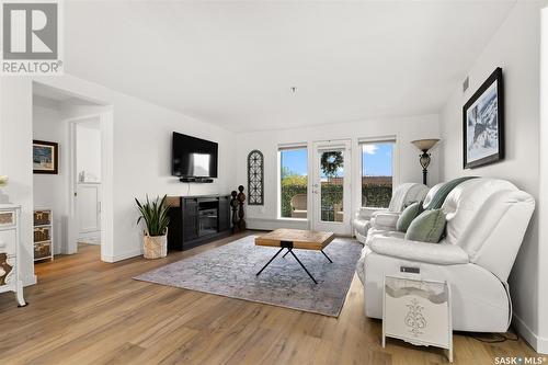 203 205 Mcintyre Street N, Regina, SK - Indoor Photo Showing Living Room