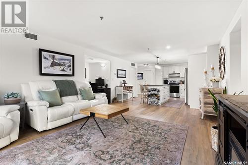 203 205 Mcintyre Street N, Regina, SK - Indoor Photo Showing Living Room