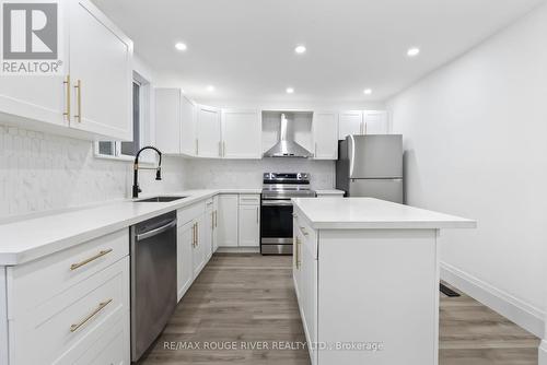 449 Drew Street, Oshawa (Central), ON - Indoor Photo Showing Kitchen With Upgraded Kitchen