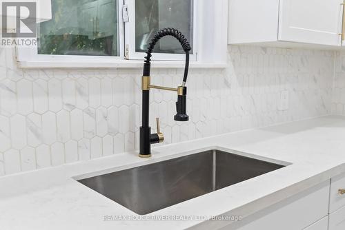 449 Drew Street, Oshawa (Central), ON - Indoor Photo Showing Kitchen