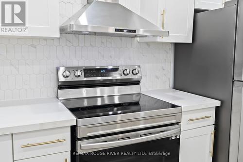 449 Drew Street, Oshawa (Central), ON - Indoor Photo Showing Kitchen