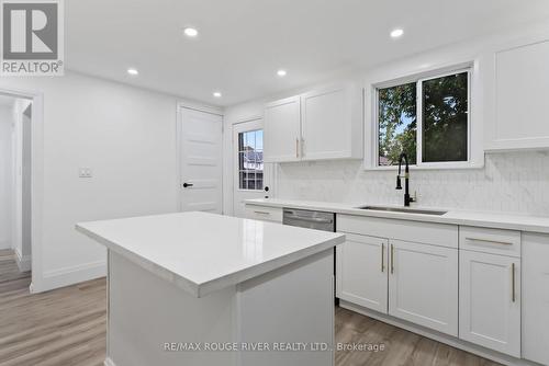 449 Drew Street, Oshawa (Central), ON - Indoor Photo Showing Kitchen