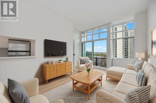 902 - 1901 Yonge Street, Toronto, ON - Indoor Photo Showing Living Room