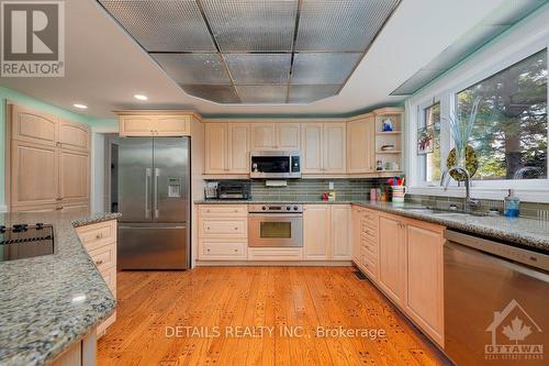 3 Wintergreen Drive, Ottawa, ON - Indoor Photo Showing Kitchen