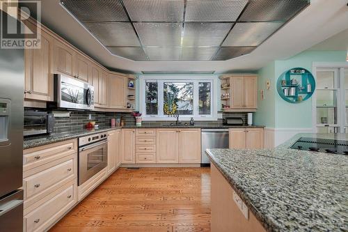 3 Wintergreen Drive, Ottawa, ON - Indoor Photo Showing Kitchen