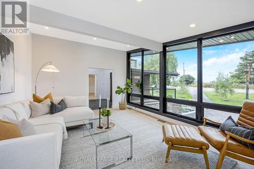 11753 Trafalgar Road, Halton Hills, ON - Indoor Photo Showing Living Room