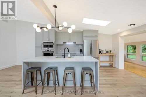 11753 Trafalgar Road, Halton Hills, ON - Indoor Photo Showing Kitchen With Upgraded Kitchen