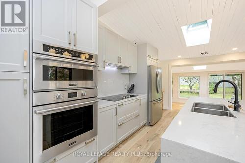 11753 Trafalgar Road, Halton Hills, ON - Indoor Photo Showing Kitchen With Double Sink With Upgraded Kitchen