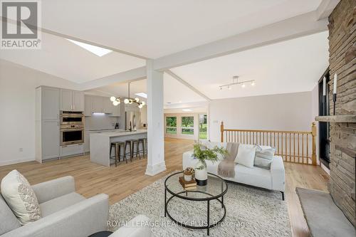 11753 Trafalgar Road, Halton Hills, ON - Indoor Photo Showing Living Room