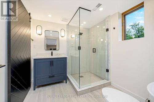 11753 Trafalgar Road, Halton Hills, ON - Indoor Photo Showing Bathroom