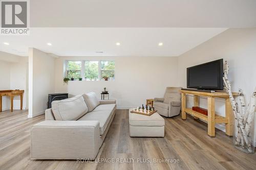 11753 Trafalgar Road, Halton Hills, ON - Indoor Photo Showing Living Room