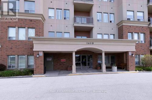 207 - 1499 Nottinghill Gate, Oakville, ON - Outdoor With Facade