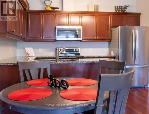 207 - 1499 Nottinghill Gate, Oakville, ON - Indoor Photo Showing Kitchen With Stainless Steel Kitchen