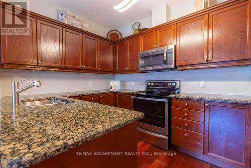 207 - 1499 Nottinghill Gate, Oakville, ON - Indoor Photo Showing Kitchen With Double Sink