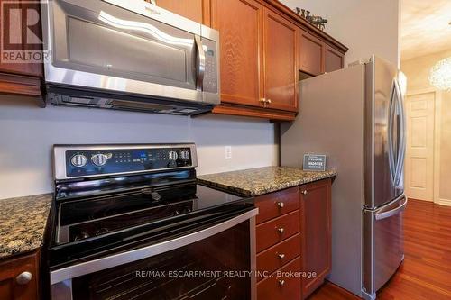 207 - 1499 Nottinghill Gate, Oakville, ON - Indoor Photo Showing Kitchen