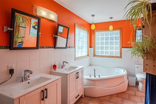 4084 Mclean Creek Road, Okanagan Falls, BC - Indoor Photo Showing Bathroom