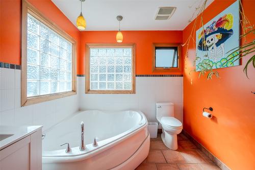 4084 Mclean Creek Road, Okanagan Falls, BC - Indoor Photo Showing Bathroom