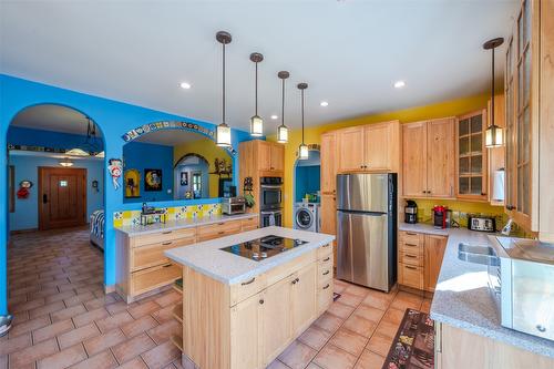 4084 Mclean Creek Road, Okanagan Falls, BC - Indoor Photo Showing Kitchen