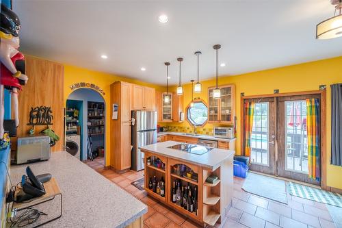 4084 Mclean Creek Road, Okanagan Falls, BC - Indoor Photo Showing Kitchen