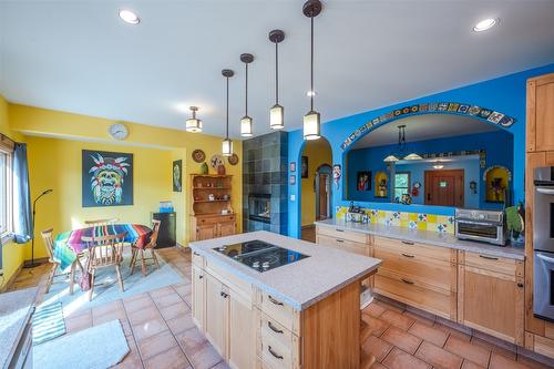 4084 Mclean Creek Road, Okanagan Falls, BC - Indoor Photo Showing Kitchen