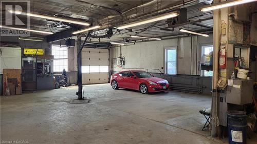 827 3Rd Avenue E, Owen Sound, ON - Indoor Photo Showing Garage