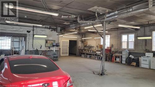 827 3Rd Avenue E, Owen Sound, ON - Indoor Photo Showing Garage