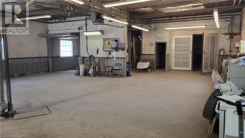 827 3Rd Avenue E, Owen Sound, ON - Indoor Photo Showing Garage