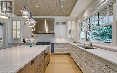 27 Park Avenue, Oakville, ON - Indoor Photo Showing Kitchen With Upgraded Kitchen