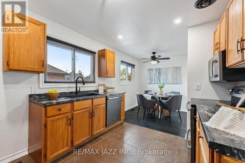 1121 Brock Street S, Whitby (Downtown Whitby), ON - Indoor Photo Showing Kitchen