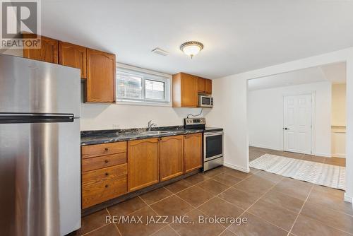 1121 Brock Street S, Whitby (Downtown Whitby), ON - Indoor Photo Showing Kitchen With Stainless Steel Kitchen