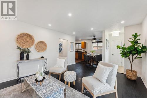 1121 Brock Street S, Whitby (Downtown Whitby), ON - Indoor Photo Showing Living Room