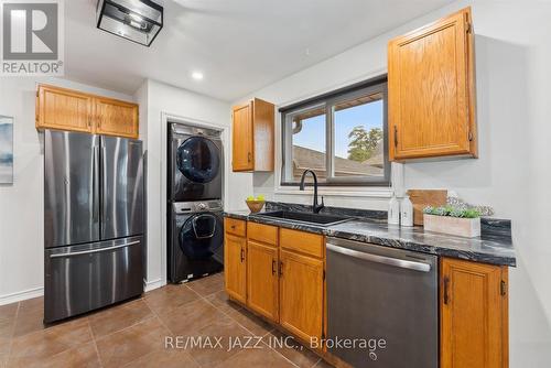 1121 Brock Street S, Whitby (Downtown Whitby), ON - Indoor Photo Showing Kitchen