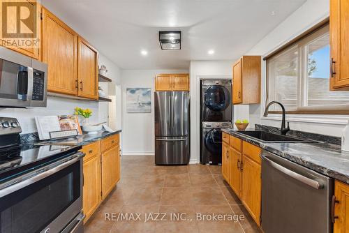 1121 Brock Street S, Whitby (Downtown Whitby), ON - Indoor Photo Showing Kitchen With Stainless Steel Kitchen