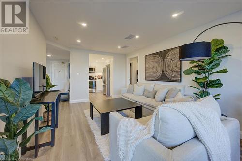 139 Father David Bauer Drive Unit# 434, Waterloo, ON - Indoor Photo Showing Living Room