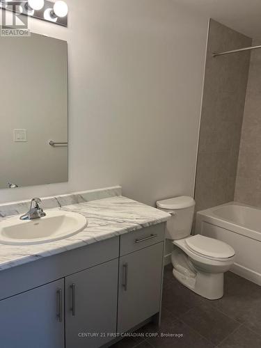 99 Queensbrook Crescent, Cambridge, ON - Indoor Photo Showing Bathroom