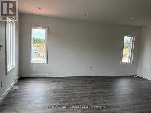 99 Queensbrook Crescent, Cambridge, ON - Indoor Photo Showing Other Room