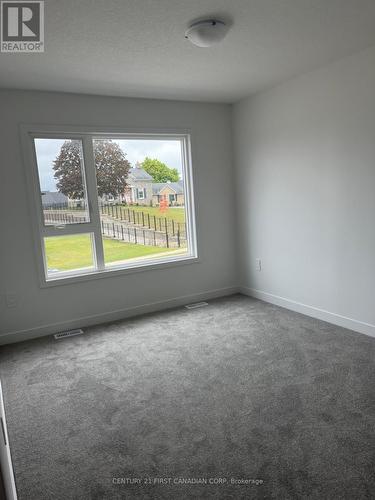 99 Queensbrook Crescent, Cambridge, ON - Indoor Photo Showing Other Room