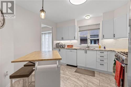 23 Wilmot Young Place, Brockville, ON - Indoor Photo Showing Kitchen With Upgraded Kitchen