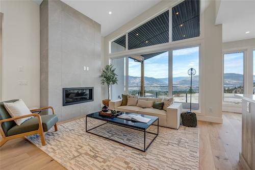 1157 Elk Street, Penticton, BC - Indoor Photo Showing Living Room With Fireplace