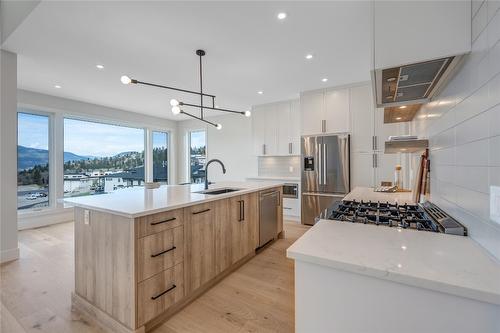 1157 Elk Street, Penticton, BC - Indoor Photo Showing Kitchen With Upgraded Kitchen