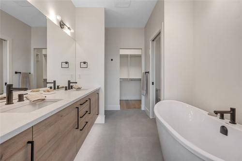 1157 Elk Street, Penticton, BC - Indoor Photo Showing Bathroom