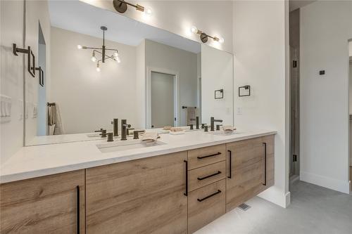 1157 Elk Street, Penticton, BC - Indoor Photo Showing Bathroom