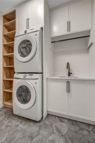 1157 Elk Street, Penticton, BC - Indoor Photo Showing Laundry Room