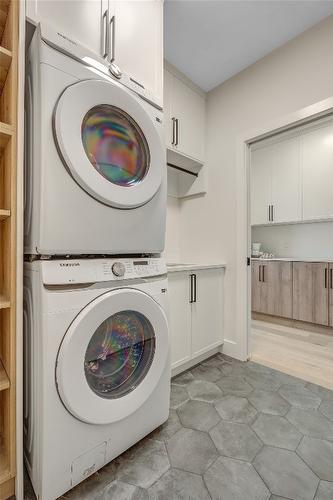 1157 Elk Street, Penticton, BC - Indoor Photo Showing Laundry Room