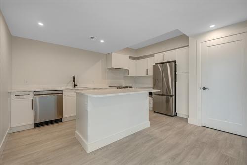 1157 Elk Street, Penticton, BC - Indoor Photo Showing Kitchen