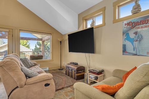 62 Elk Street, Vernon, BC - Indoor Photo Showing Living Room