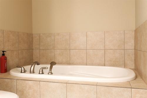 805-1947 Underhill Street, Kelowna, BC - Indoor Photo Showing Bathroom